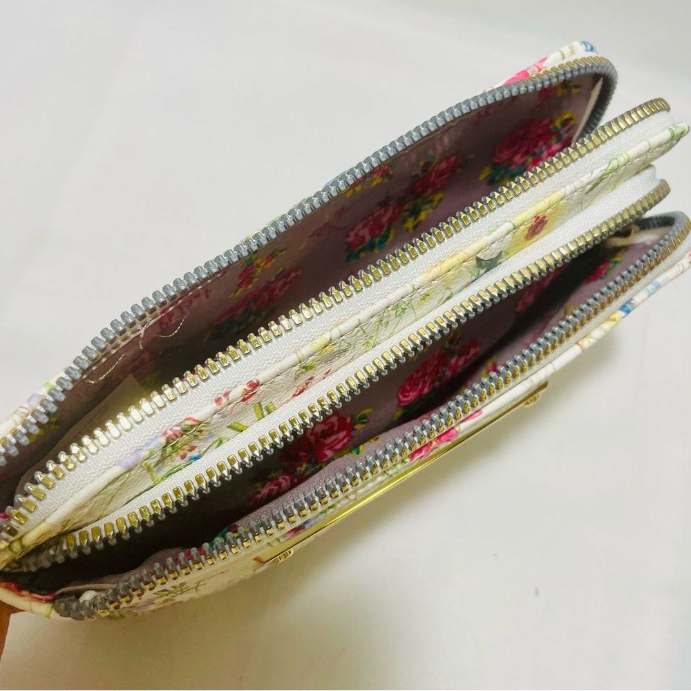 Betsey Johnson Floral Wristlet/Clutch, NWT - Picture 8 of 15